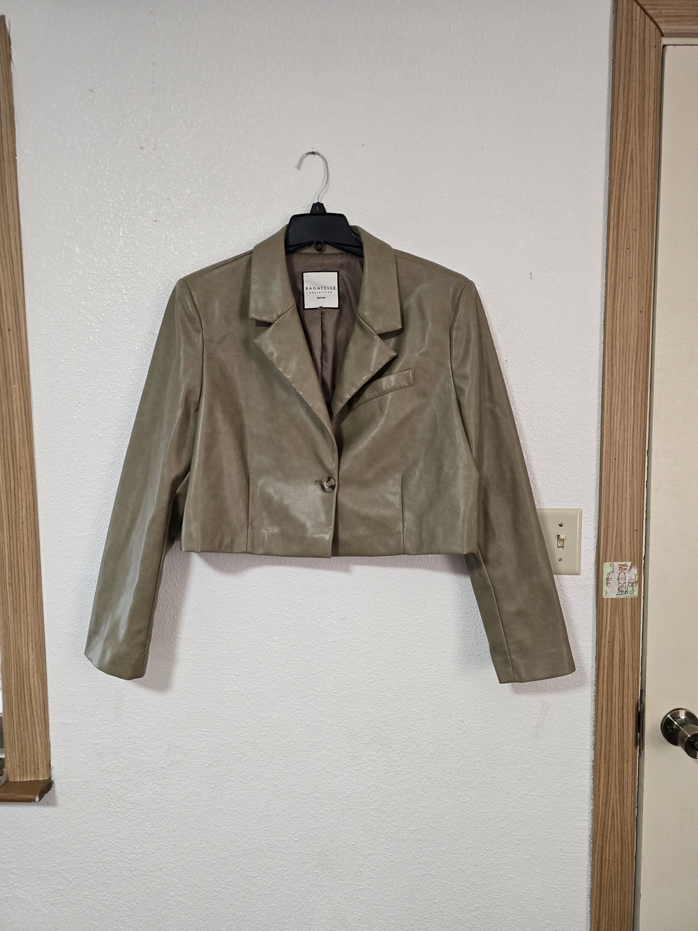 Bagatelle Collection Cropped Blazer Jacket Taupe Olive .